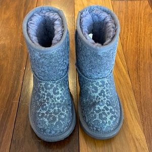 Greyish/purple kids uggs.